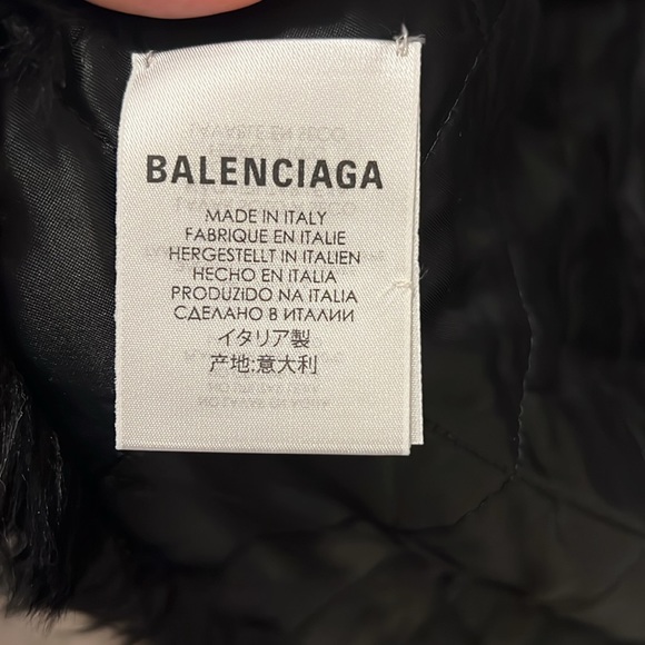 Balenciaga faux fur shawl - Picture 7 of 10